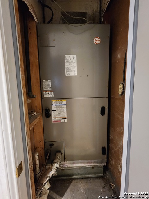 Image 16 of 18 For 6162 Hazel Valley