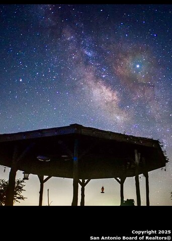 Listing photo id 15 for 217 Saddle Wood