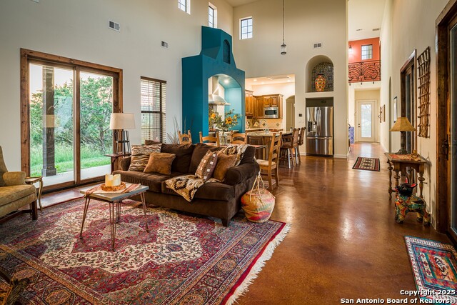 Listing photo id 1 for 217 Saddle Wood