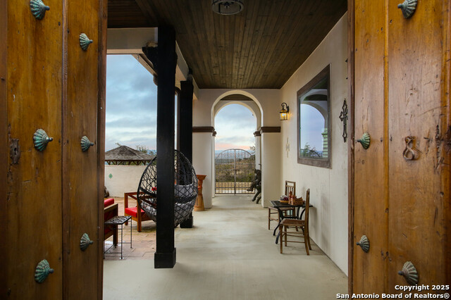 Listing photo id 2 for 217 Saddle Wood