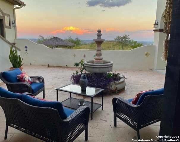 Listing photo id 3 for 217 Saddle Wood