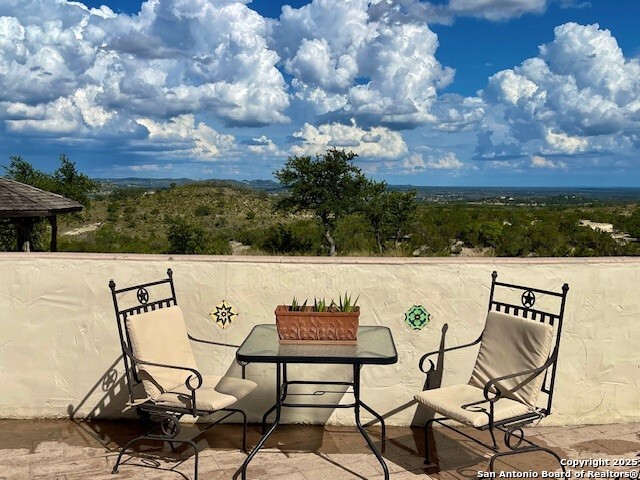 Listing photo id 7 for 217 Saddle Wood