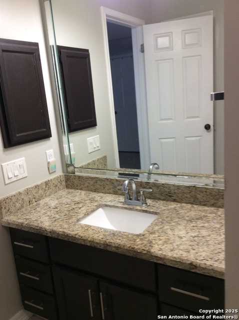 Image 16 of 20 For 4212 Medical Dr.  909
