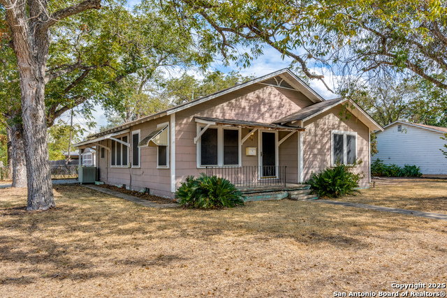 Details for 704 Krezdorn Street E, Seguin, TX 78155