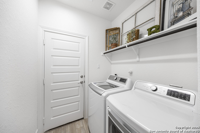 Listing photo id 9 for 1617 Cullanne Park