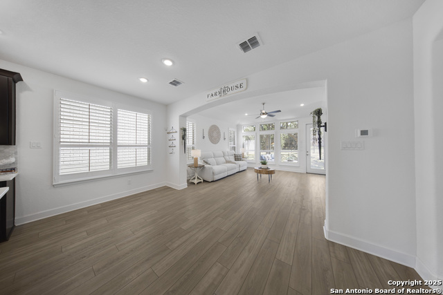 Listing photo id 10 for 1617 Cullanne Park