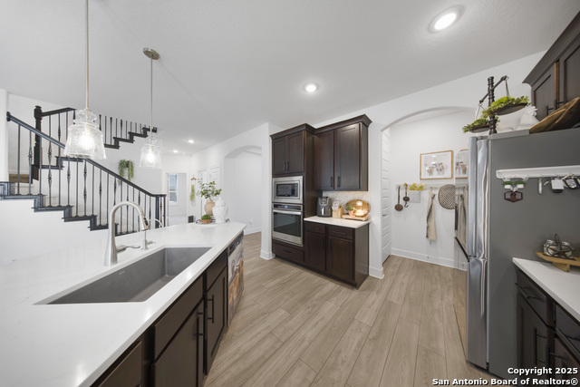 Listing photo id 7 for 1617 Cullanne Park