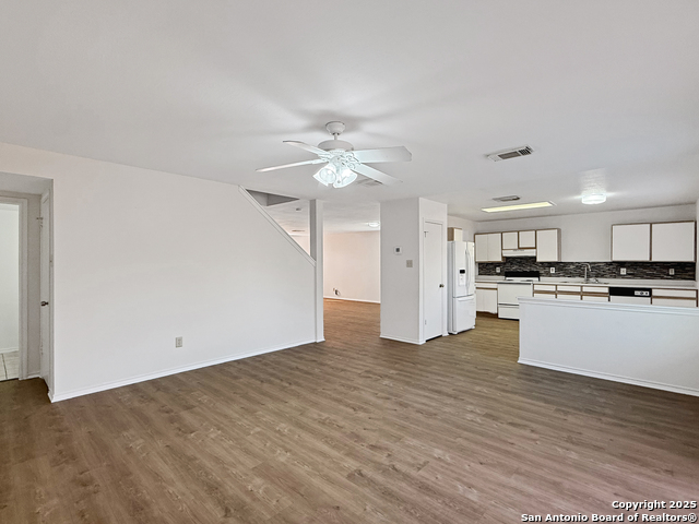 Listing photo id 8 for 7011 Cole Creek