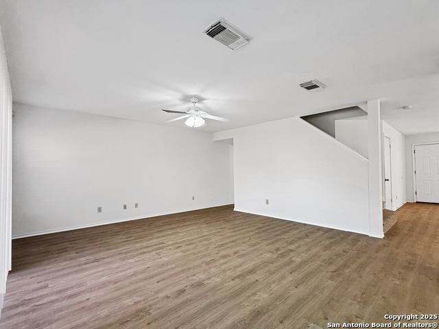 Listing photo id 1 for 7011 Cole Creek