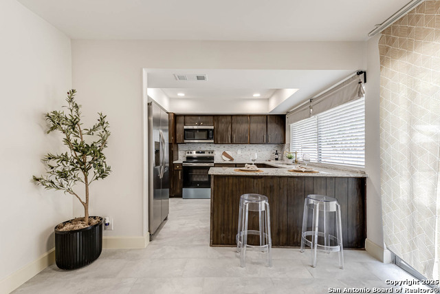 Image 16 of 35 For 7003 Glen Walk