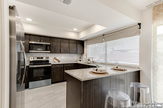 Image 18 of 35 For 7003 Glen Walk