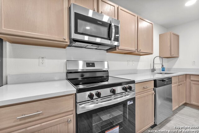 Image 16 of 36 For 15515 Spring Smt