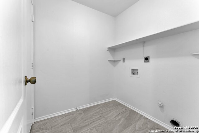 Image 21 of 36 For 15515 Spring Smt