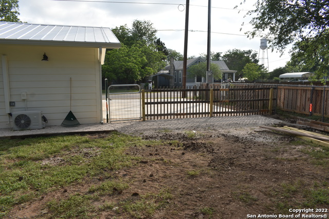 Image 18 of 20 For 415 10th St  