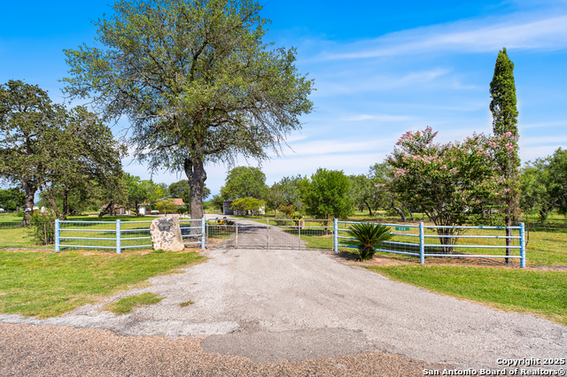 Details for 400 Blue Quail, Lytle, TX 78052