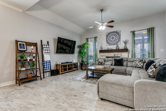 Listing photo id 4 for 1137 Limestone Way