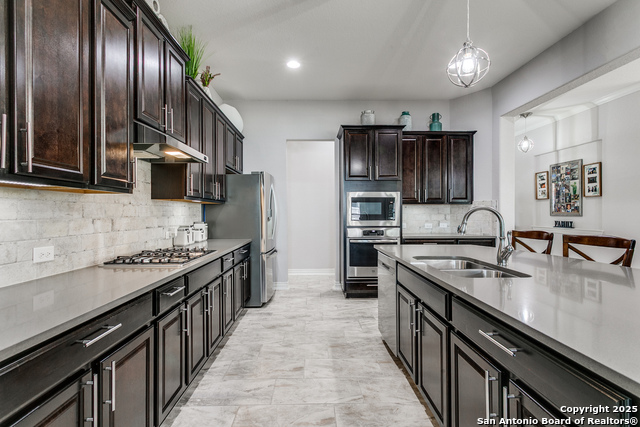 Listing photo id 7 for 1137 Limestone Way