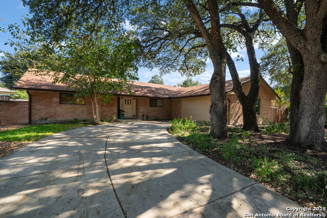 Details for 300 Towne Vue, Castle Hills, TX 78213