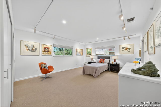 Image 17 of 31 For 300 Towne Vue