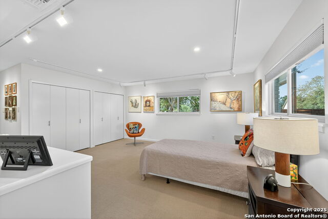 Image 19 of 31 For 300 Towne Vue