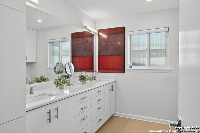 Image 24 of 31 For 300 Towne Vue