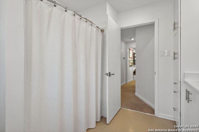 Image 25 of 31 For 300 Towne Vue