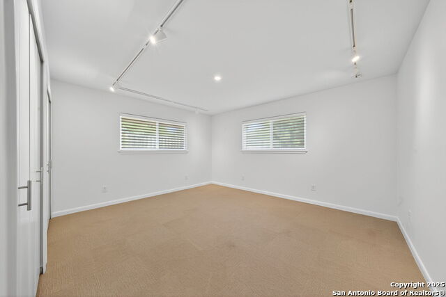 Image 26 of 31 For 300 Towne Vue