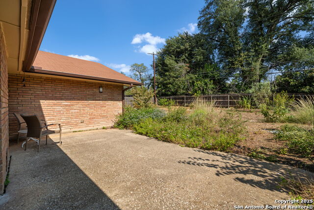 Image 27 of 31 For 300 Towne Vue