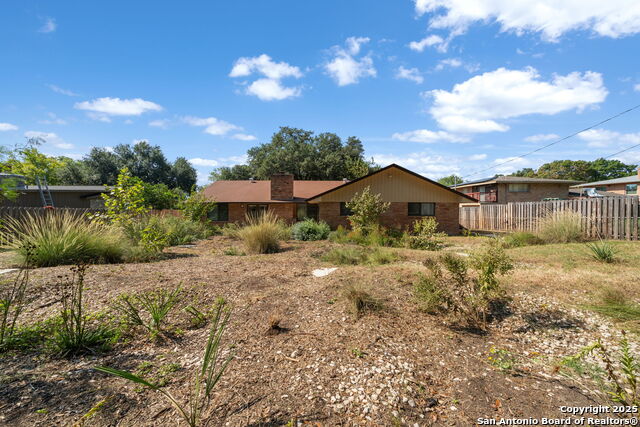 Image 30 of 31 For 300 Towne Vue