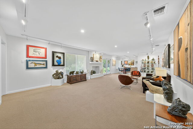 Image 5 of 31 For 300 Towne Vue