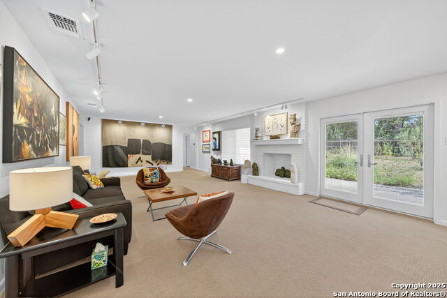 Image 7 of 31 For 300 Towne Vue