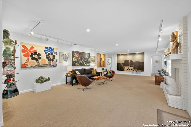 Image 8 of 31 For 300 Towne Vue