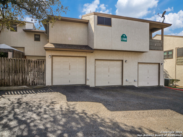 Image 10 of 12 For 14122 Churchill Estates  1302