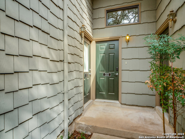 Image 3 of 12 For 14122 Churchill Estates  1302