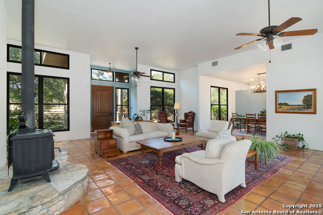 Listing photo id 9 for 4025 Marion  