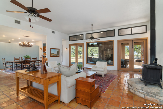 Listing photo id 10 for 4025 Marion  