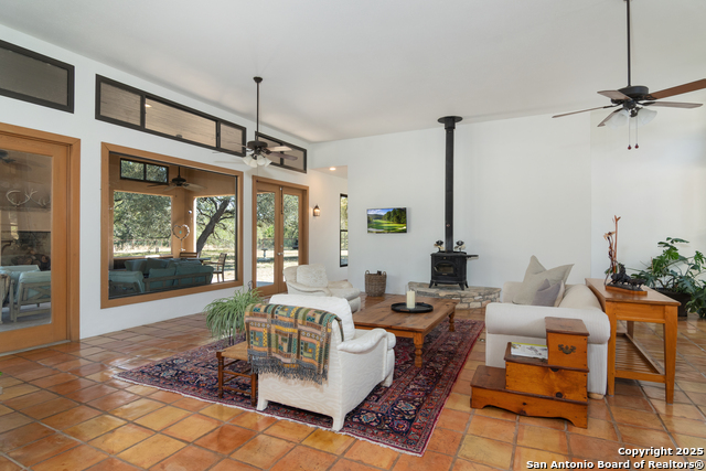 Listing photo id 11 for 4025 Marion  