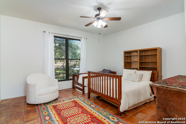 Listing photo id 19 for 4025 Marion  