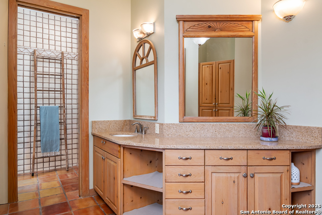 Listing photo id 20 for 4025 Marion  