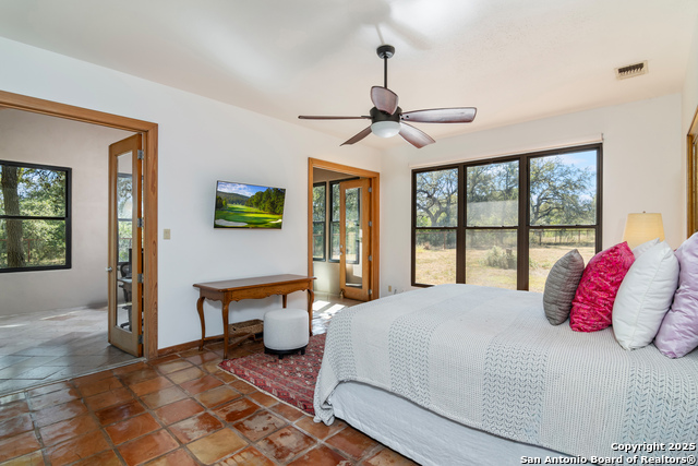 Listing photo id 25 for 4025 Marion  