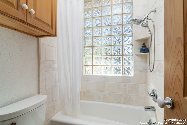 Listing photo id 27 for 4025 Marion  