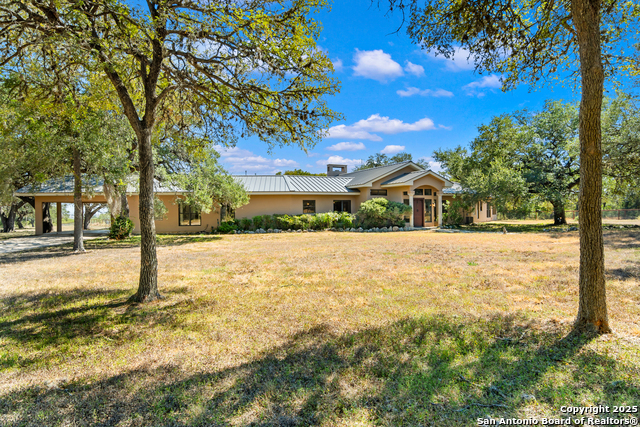 Listing photo id 1 for 4025 Marion  