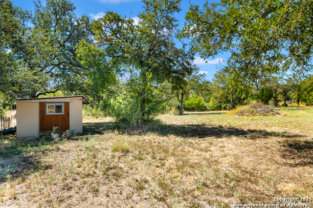 Listing photo id 30 for 4025 Marion  