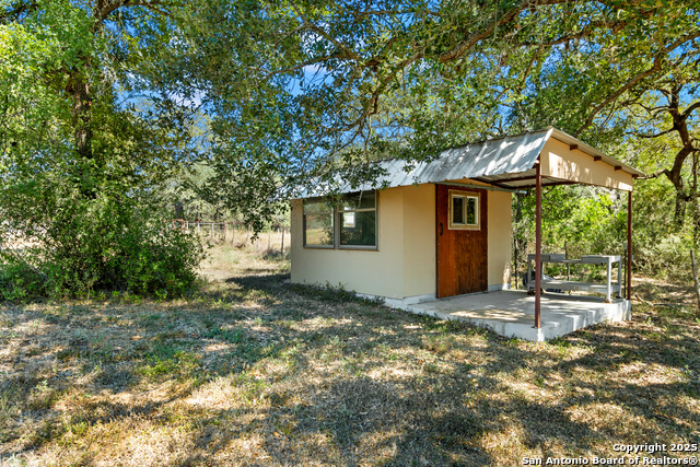 Listing photo id 31 for 4025 Marion  