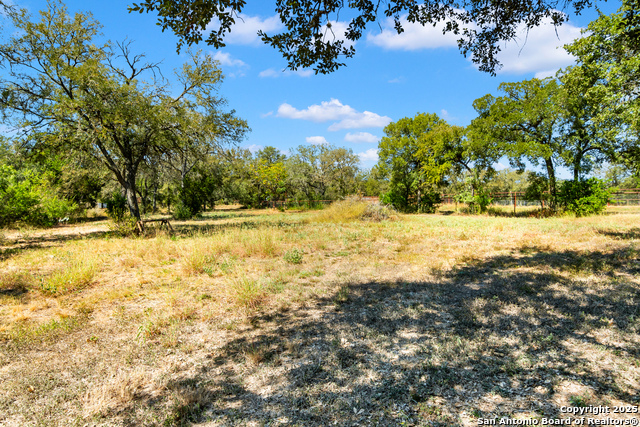 Listing photo id 32 for 4025 Marion  