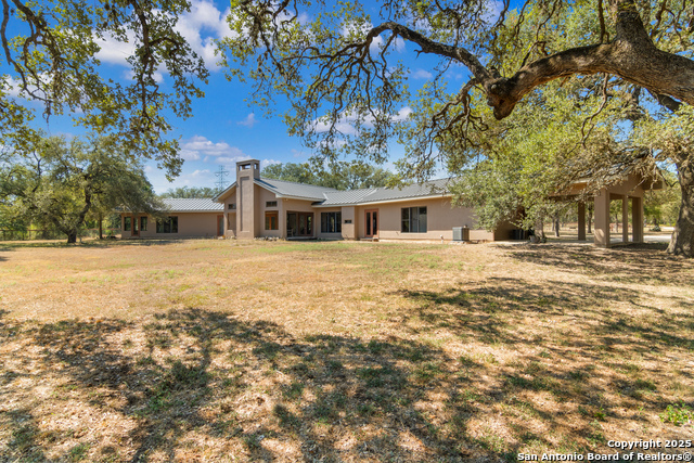 Listing photo id 37 for 4025 Marion  