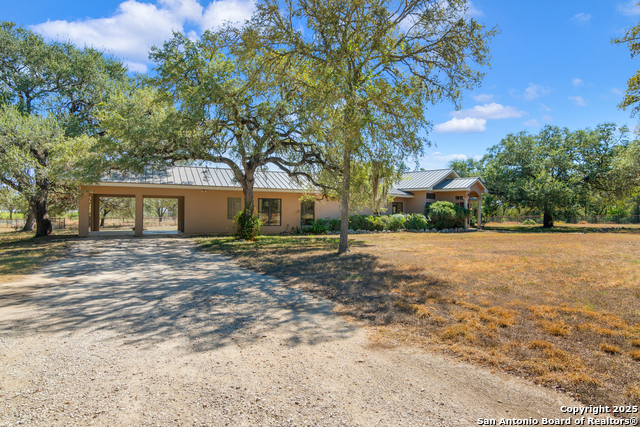 Listing photo id 2 for 4025 Marion  