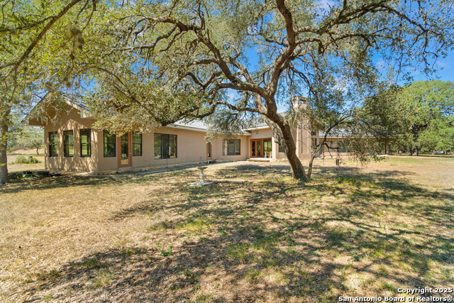 Listing photo id 38 for 4025 Marion  