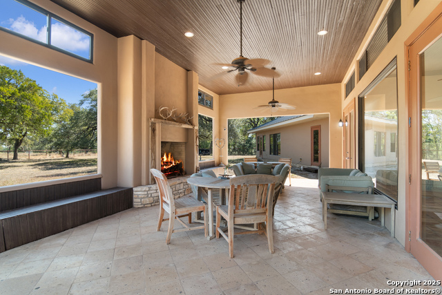 Listing photo id 39 for 4025 Marion  