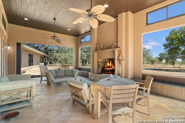 Listing photo id 40 for 4025 Marion  